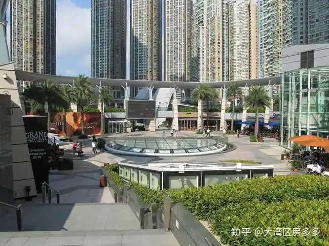 擎天半岛 sorrento,位于香港西九龙柯士甸道西1号,为港铁九龙站上盖