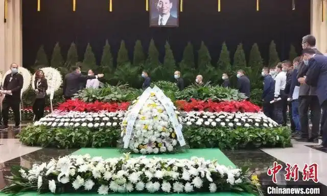 袁隆平同志遗体送别仪式举行家属以书面形式致答谢辞