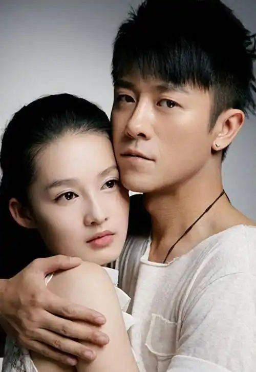 由于男主林雨申是李少红的干儿子没曾想《花开半夏》的播出让一切天翻