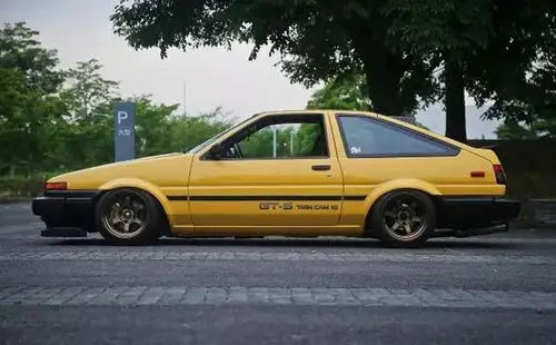 绝无仅有的亮黄丰田美版ae86多项改装,经典秋名山