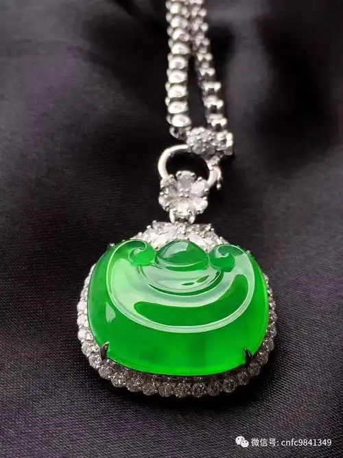 翡翠欣赏丨高冰清爽绿饱满福瓜:96300元