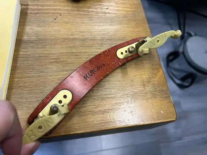 小提琴肩托惨遭毒口