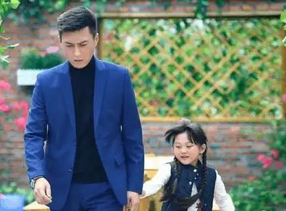 我们的爱靳东"女儿"是谁?小小年纪演技爆棚,网友:有点眼熟