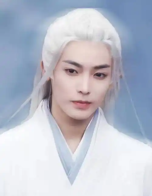 帅哥不一定能驾驭白头发,但能hold住白发造型的男演员绝对是帅哥.