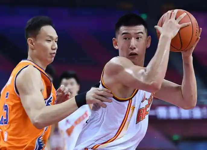 这对于一名当时只打内线进攻的球员来说确实有点矮了,再加上付豪个人