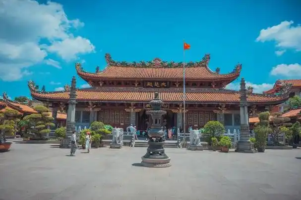 我怀揣着对潮州开元寺的好奇与向往,踏上了寻访这座古刹的旅程.