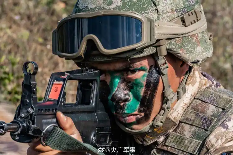 酷图来袭直击陆军单兵作战综合演练
