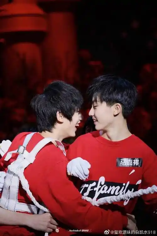 祺鑫[超话]# 九张最甜的祺鑫图 day2 . 来自gissm_7 - 微博