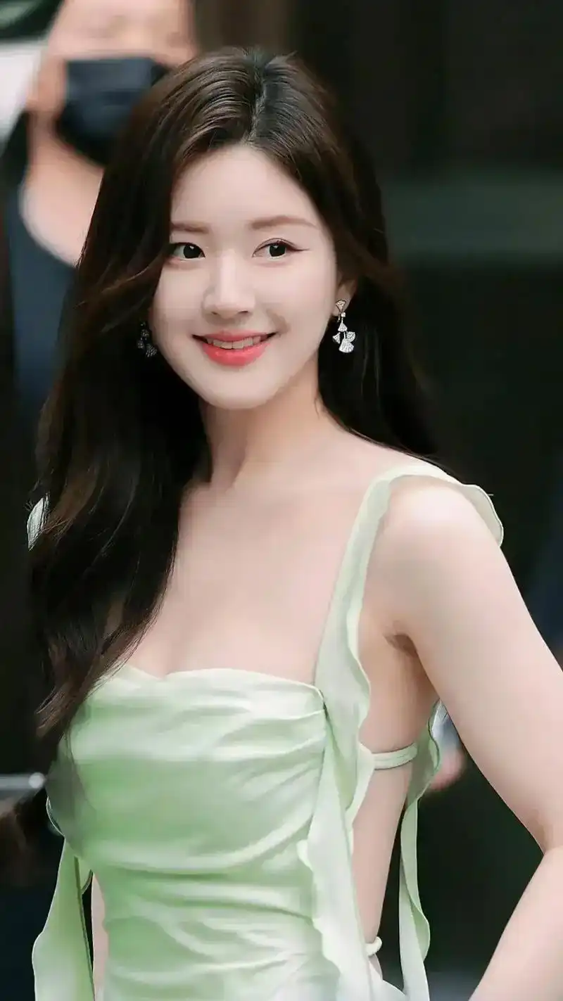 赵露思艳丽美照