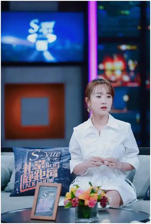 原创38岁的杨蓉真的不会老吗短发造型青春可爱身上找不到一丝破绽