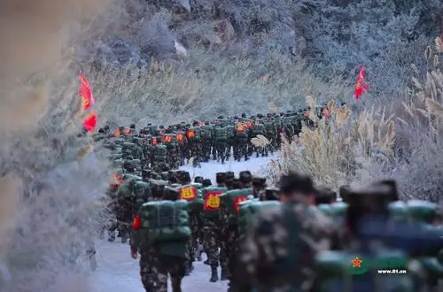 这些新兵3天2夜徒步行军100余公里