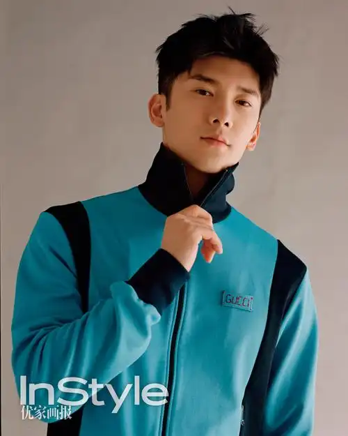刘芮麟时尚大片出炉 玩转运动混搭风