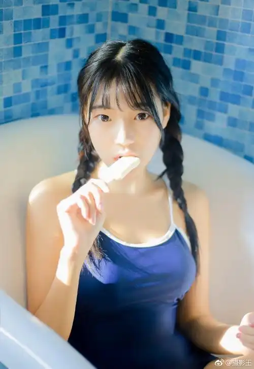 日本少女泳衣湿身萝莉写真集