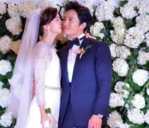 韩明星婚礼现场大盘点李宝英李珉廷白智英新娘装比美组图20