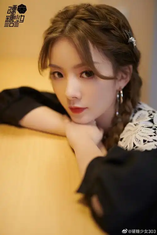 点十分江苏卫视@闪闪发光的你与@硬糖少女303-陈卓璇一起分享职场经验