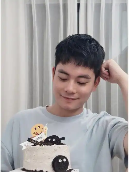 30岁的大叔老男人