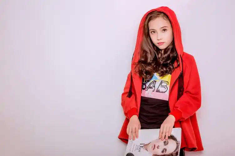 p>宋梓欣,中美混血女孩,2010年1月26日出生于广东中山.