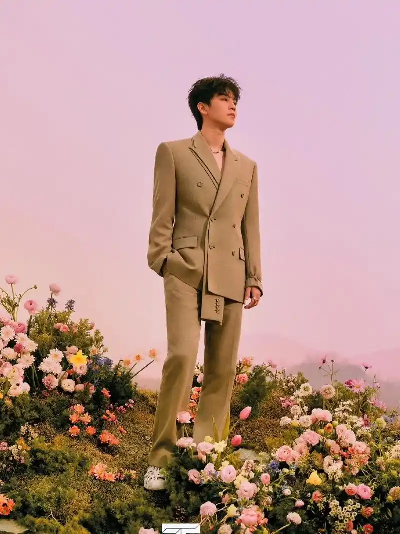 王俊凯登《t》中文版三月刊封面,春日唯美斑斓,梦想熠熠生辉, - 抖音