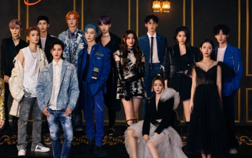 乐华家族全家福曝光,老板稳站c位,王一博韩庚站位差别却很明显