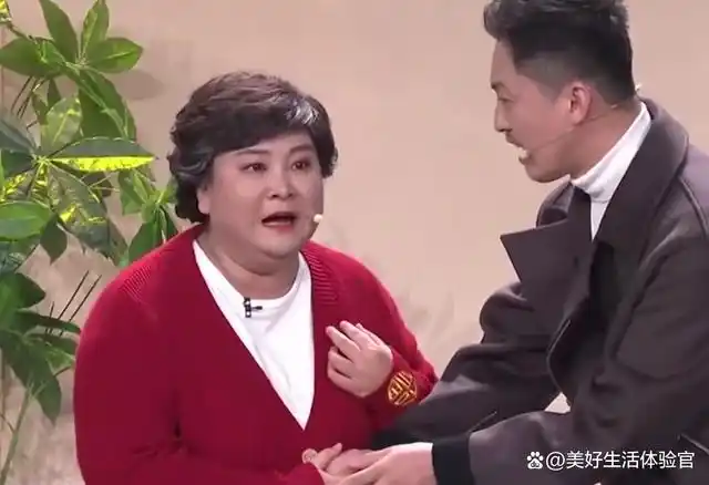 贾玲春晚小品新形象三碗米饭四个馒头七分饱挺好谐音梗爆笑