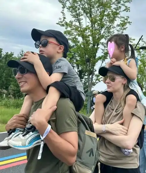 据悉,撒贝宁妻子中文名叫:李白,是加拿大人,曾经是吉尼斯世界纪录大