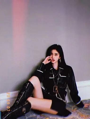 鞠婧祎皮衣长靴秀细腰美腿禁欲诱惑写真图片