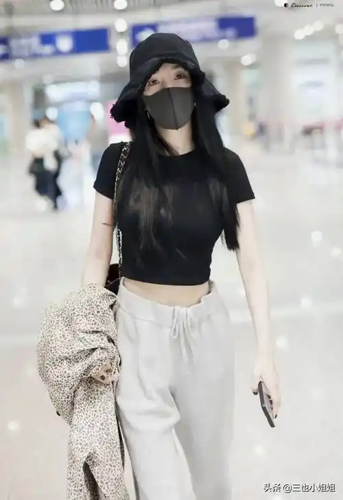 蚂蚁腰围再创新高,网友热议腰太细好看吗_女明星_颖宝_身材