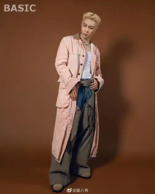 张艺兴basic杂志封面