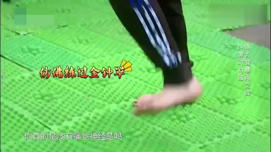 明星玩指压板片段