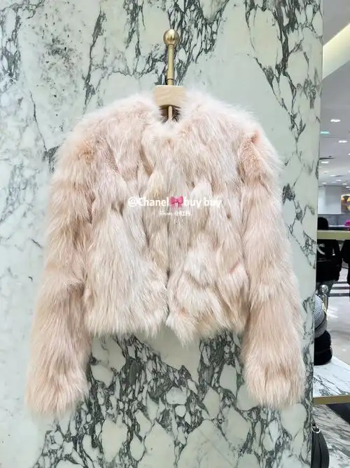 fendi2022秋冬最美的粉色皮草