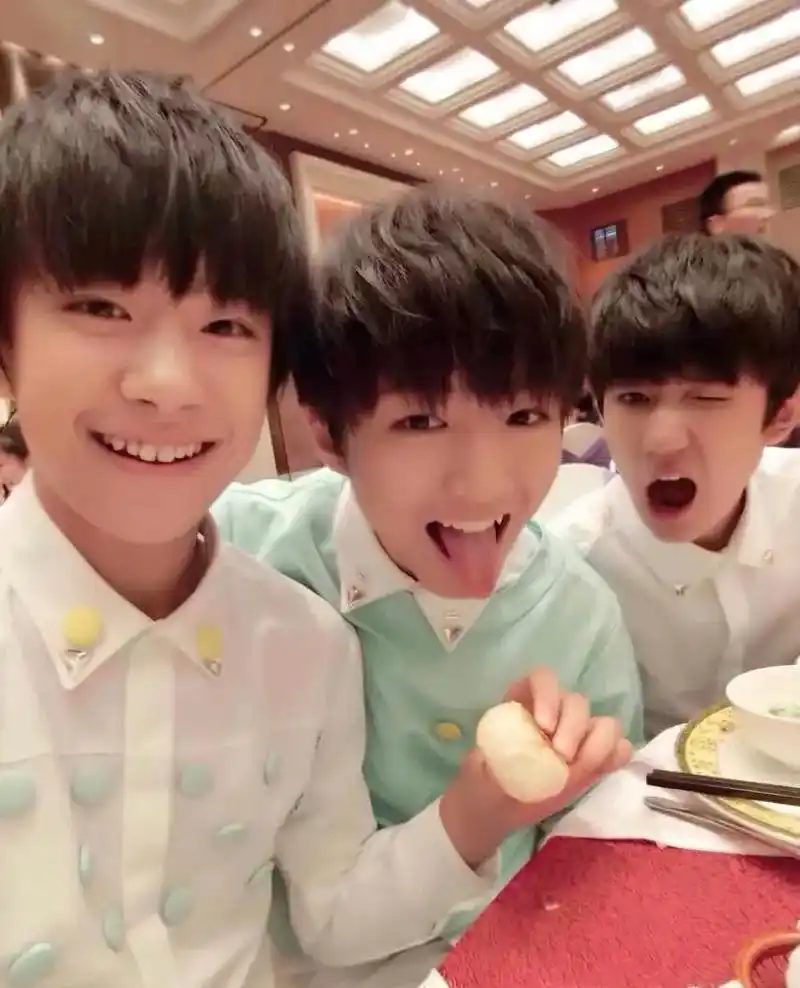 很喜欢的一些自拍05#tfboys王俊凯王源易烊千玺 #照片 - 抖音