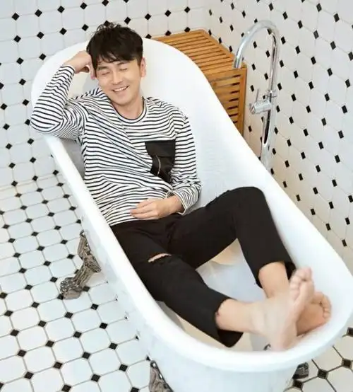 中国内地影视男演员雷佳音