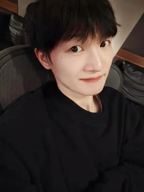 29hz巡回演唱会##周深#  周深饱饱的自拍越来越可爱啦