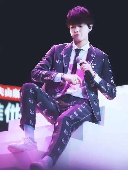 林彦俊偶像练习生爱你舞台壁纸2216