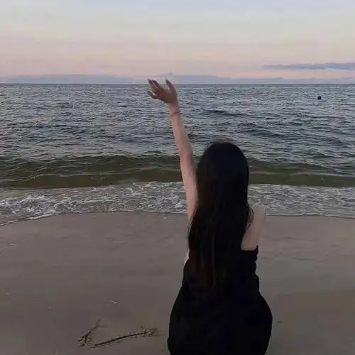 真人女生头像背影海边ins氛围感