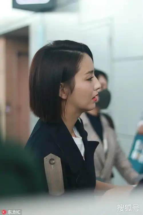 佟丽娅半素颜浅笑也很迷人 爱美的女人就向她学习