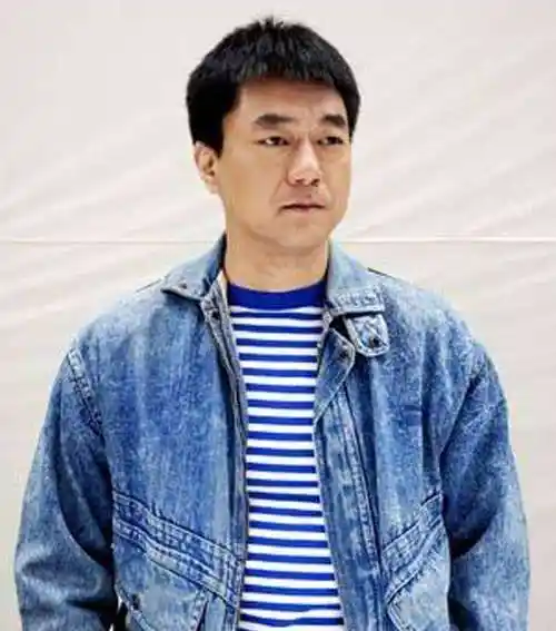 董勇是著名的演员,在家里备受宠爱,就是他的婚事让家里人头疼.