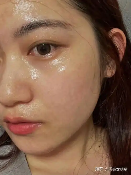 皮肤也是白白嫩嫩,简直不要太羡慕了,再看看我,脸黄的像灭绝师太