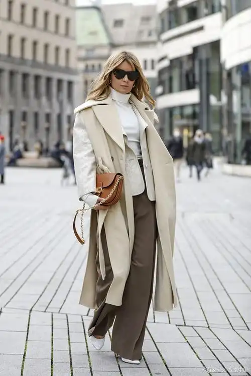 女人春季风衣怎么穿搭才气质?牢记这4点,不仅时髦还显年轻