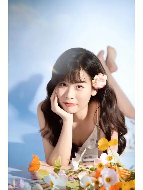 天真蓝发光少女