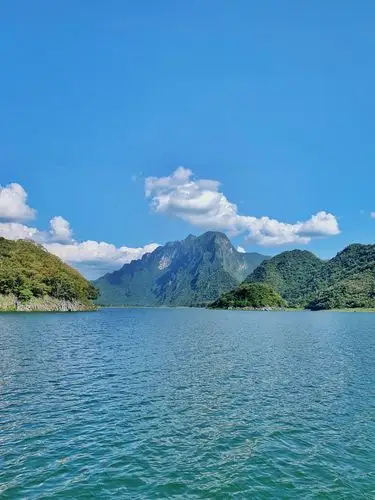 看到这样的美景你是不是也和我一样寄情于山水间感叹着大自然的鬼斧神