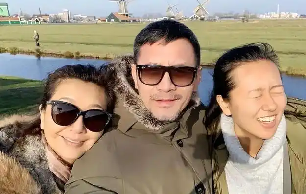 演员田小洁:从工人到演员,娶女神江珊为妻,事业爱情双丰收_腾讯新闻