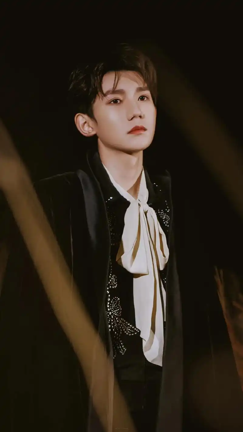 王源壁纸你身上有一种特别的魅力让我特别的着迷