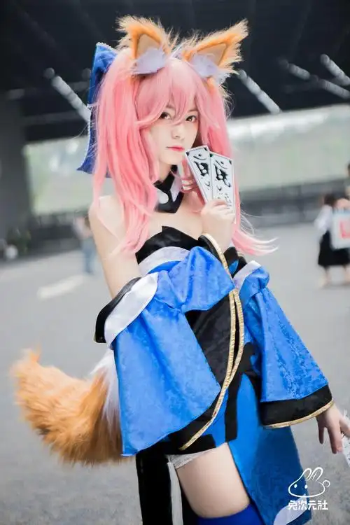 【兔次元社】网袜兔女郎,小姐姐你胖次露了,为fate系列cos疯狂打尻!