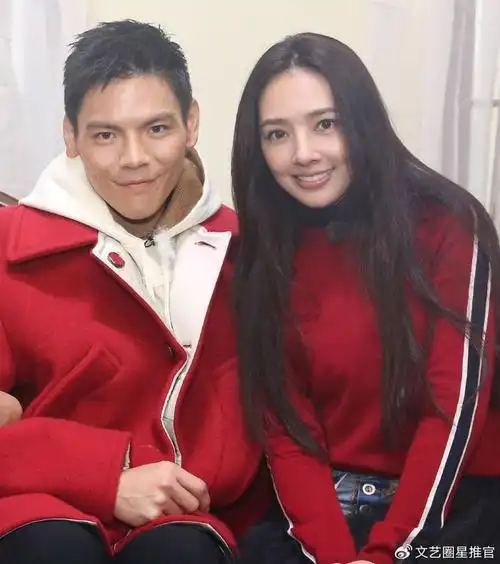 郭碧婷撞脸向华强3岁女儿正面神似向佐戴6位数帝王绿翡翠手链