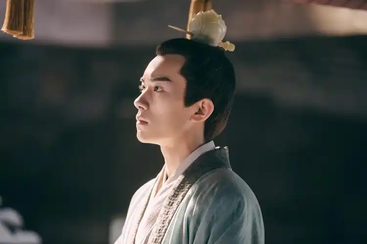 易烊千玺 饰 李必