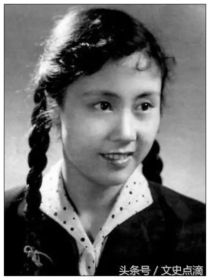 1955年调入长春电影制片厂任演员