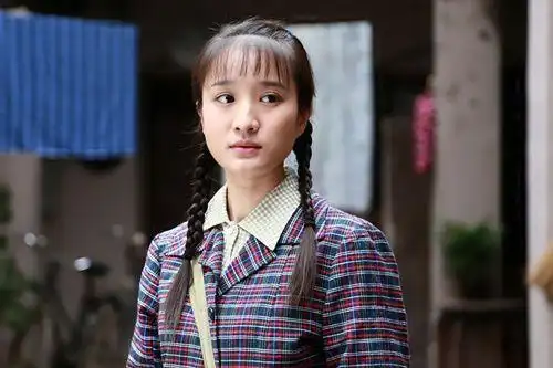 守候网易娱乐5月12日报道放眼五月荧屏,怀旧风被掀起,年代剧层出不穷