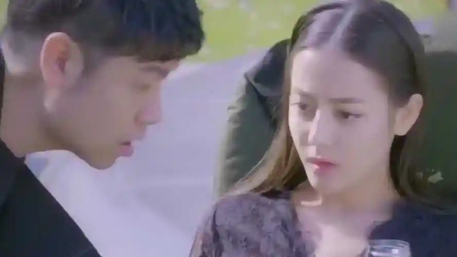 克拉恋人高雯不满拍广告时间长经纪人好说歹说平复了她