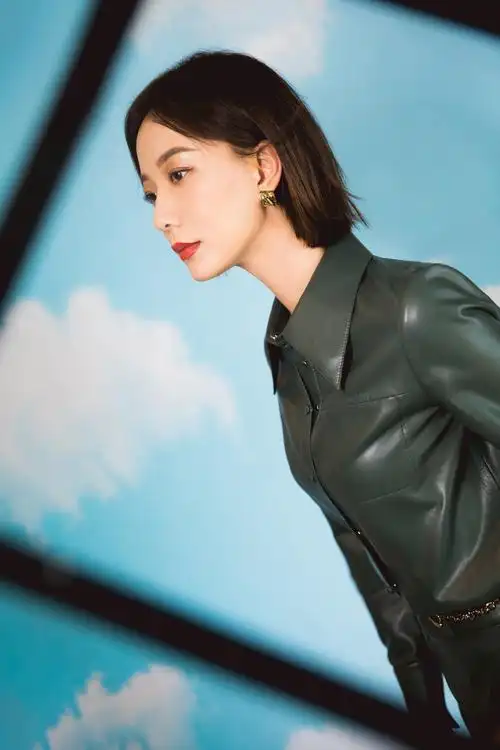 王珞丹亮相上海 分享穿搭心得